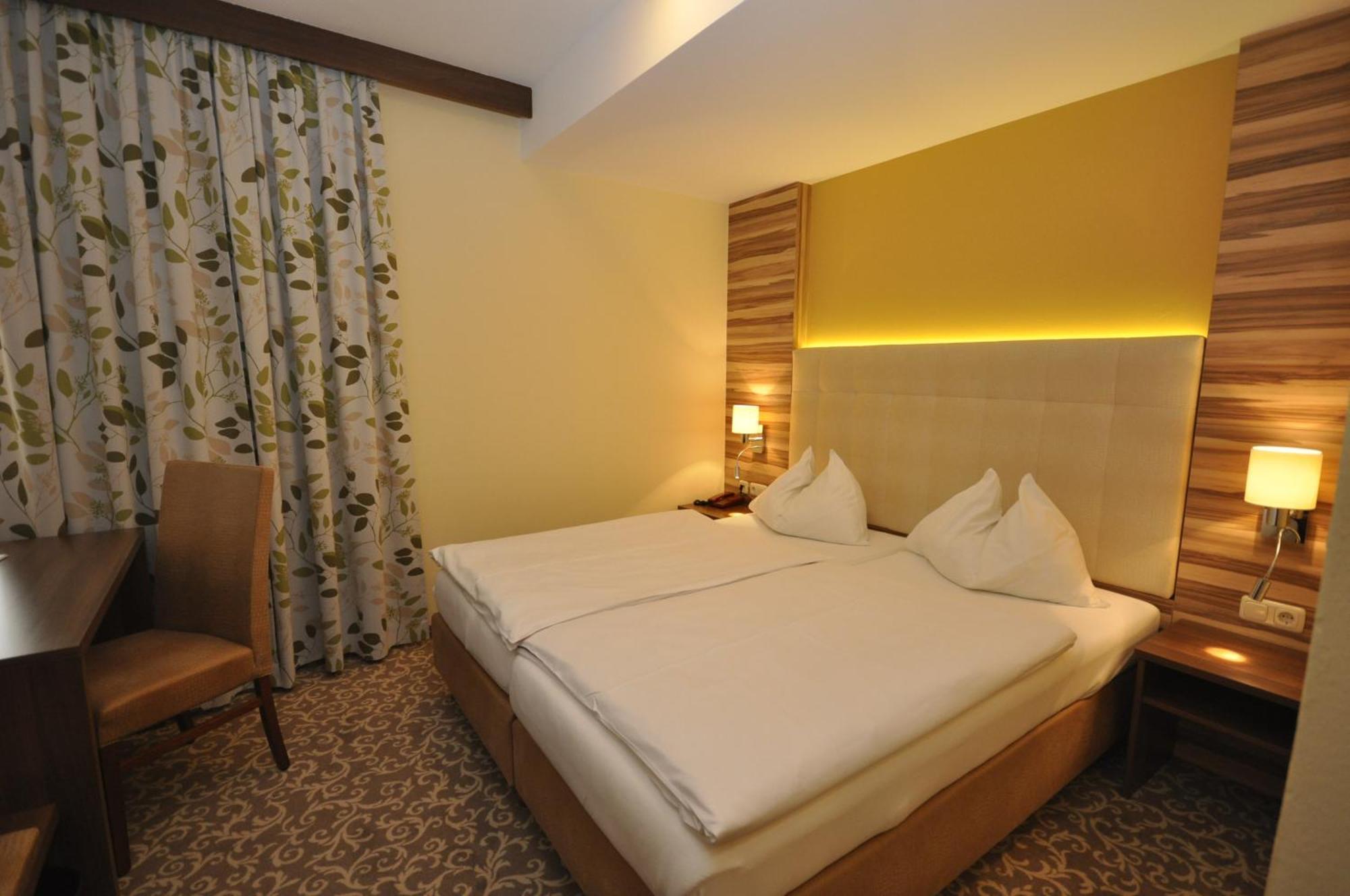Hotel Wachau Melk Bagian luar foto